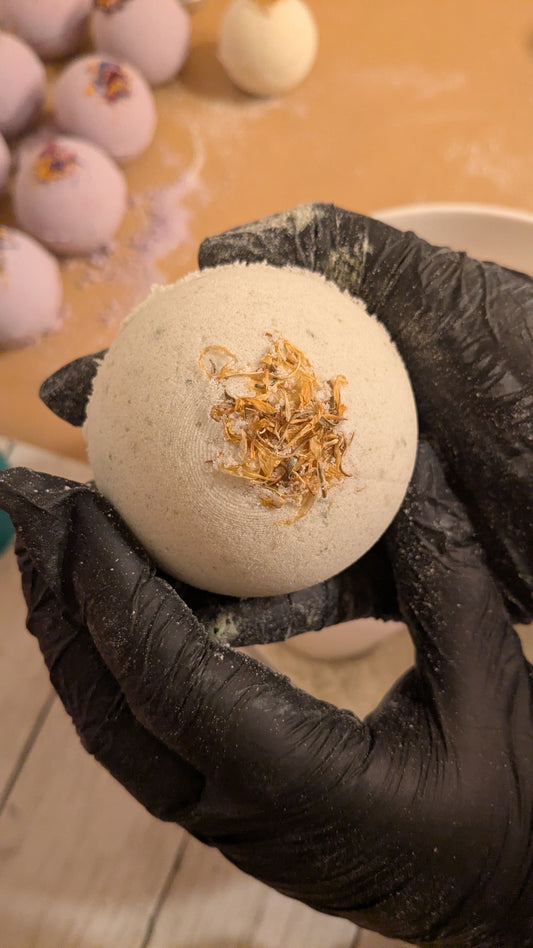 Bath Bomb - naturally colored